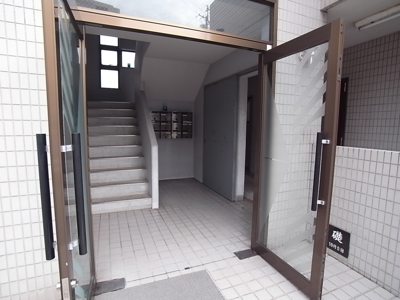 グレースコーポ東生駒のエントランス