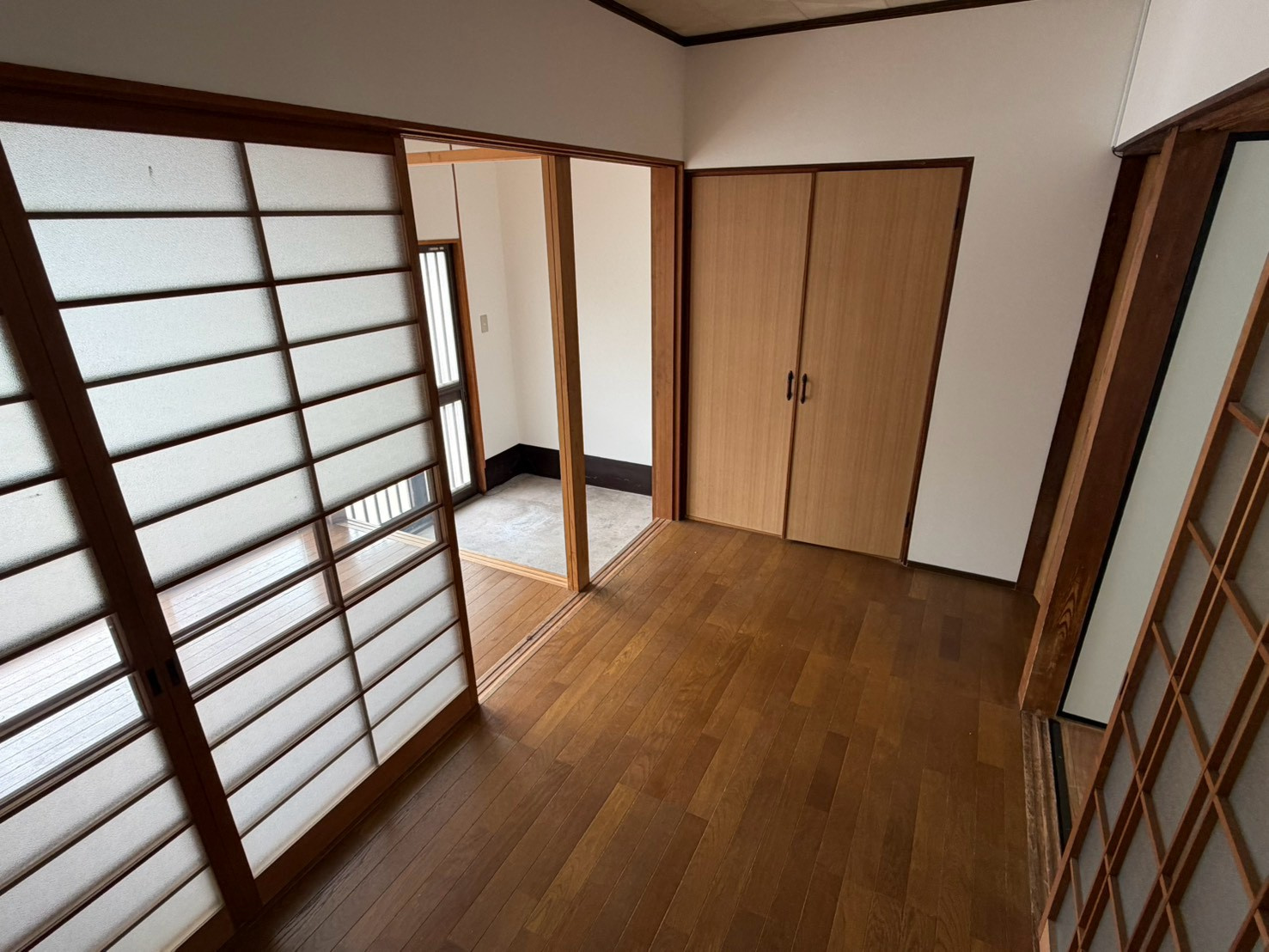 柏木町戸建の洋室
