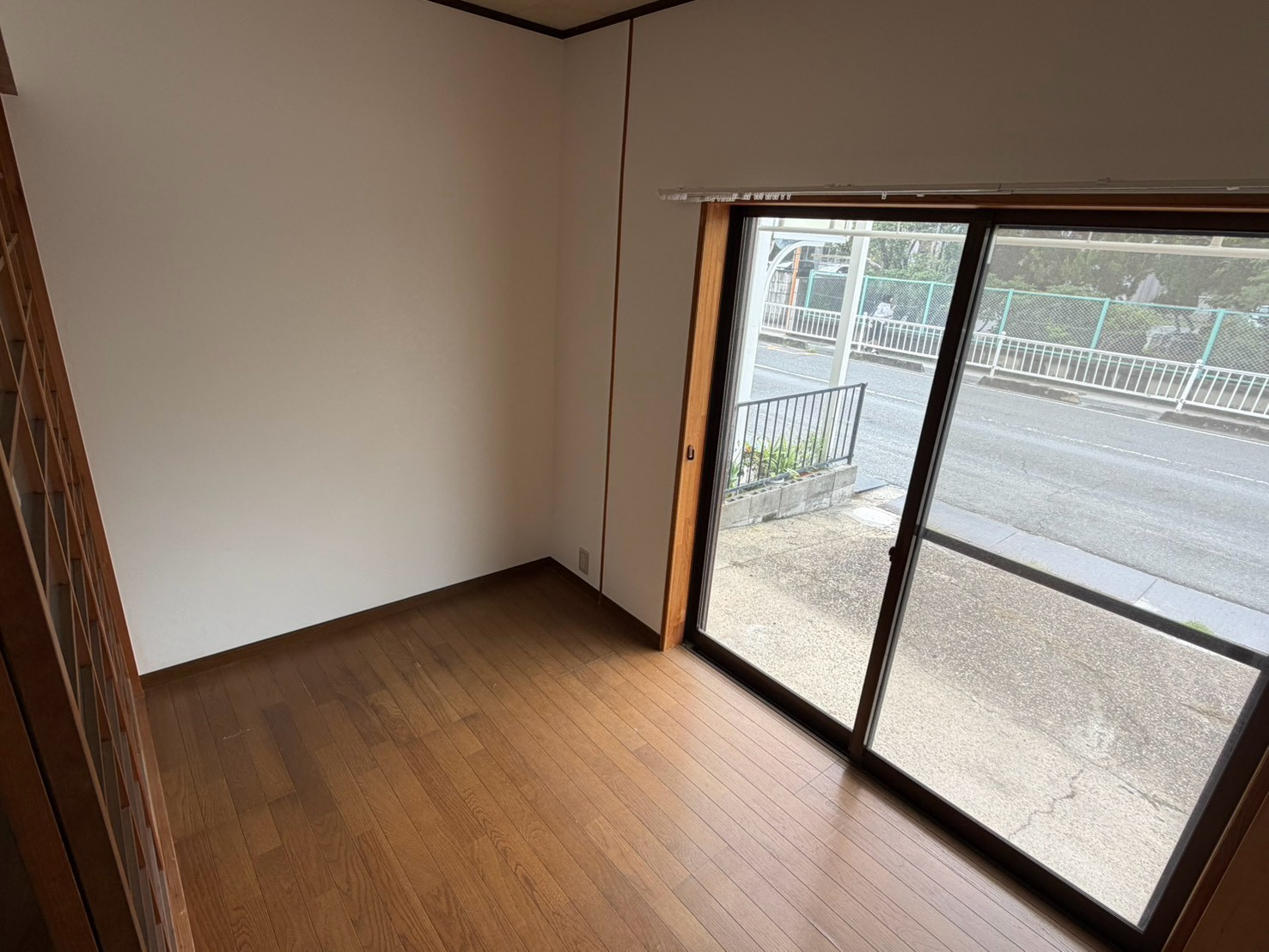 柏木町戸建の洋室