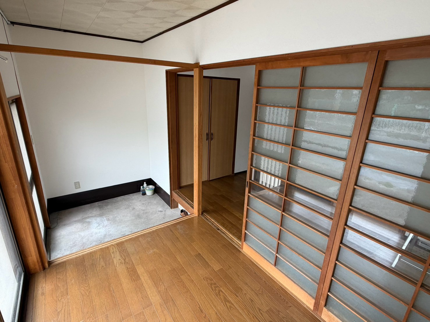 柏木町戸建の洋室