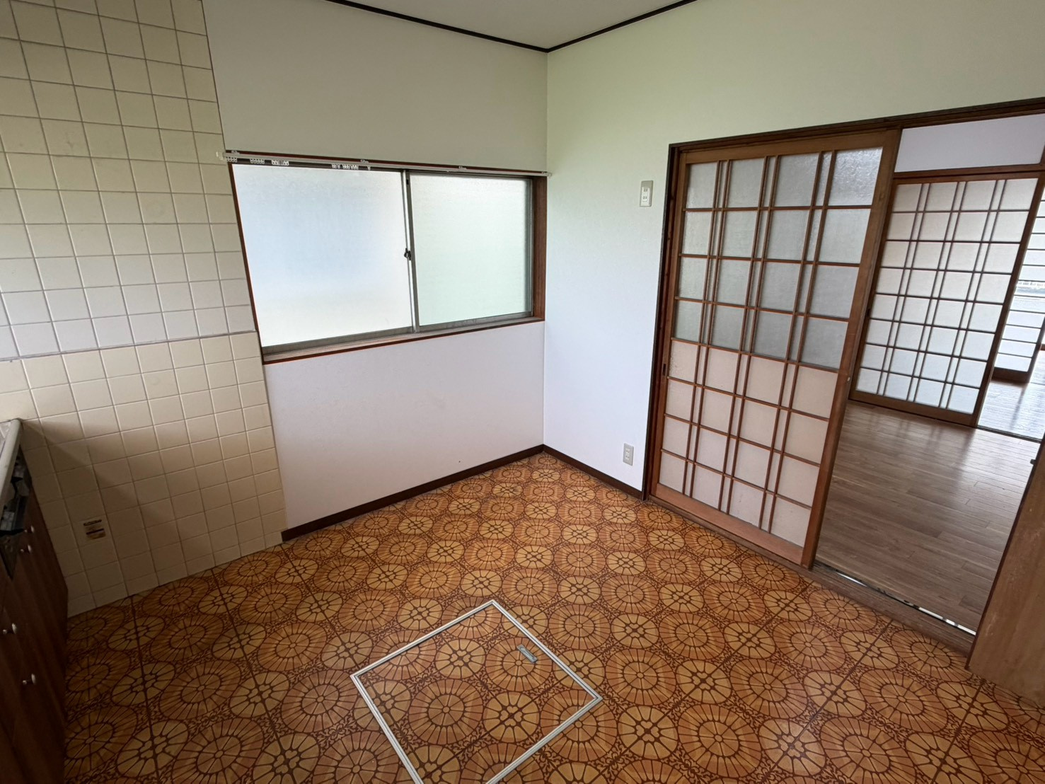 柏木町戸建の居間・リビング