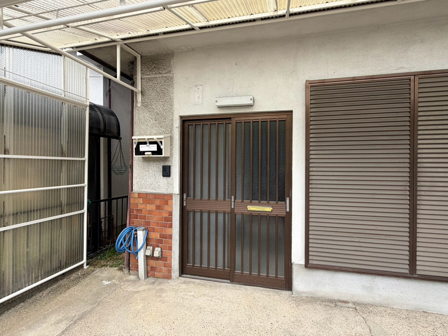 柏木町戸建のエントランス