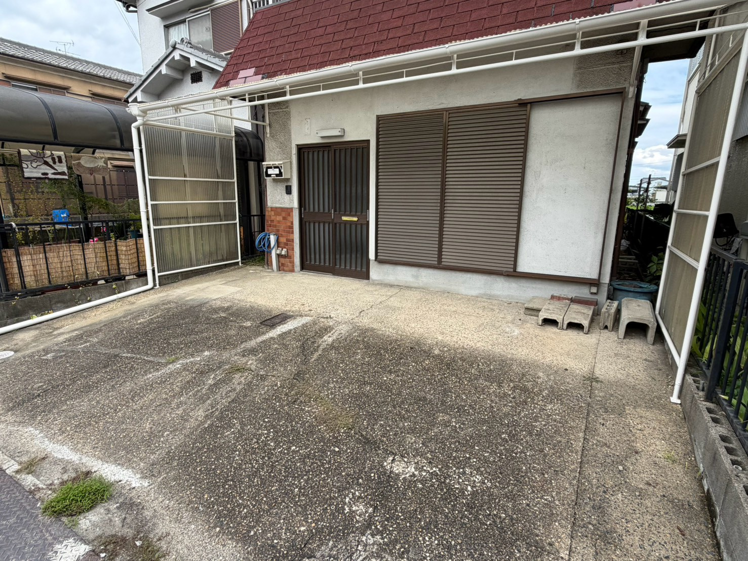 柏木町戸建の駐車場