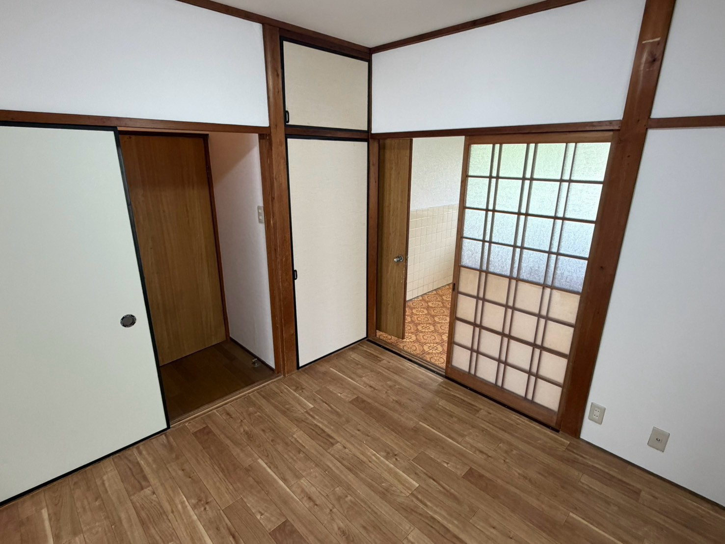 柏木町戸建の居間・リビング