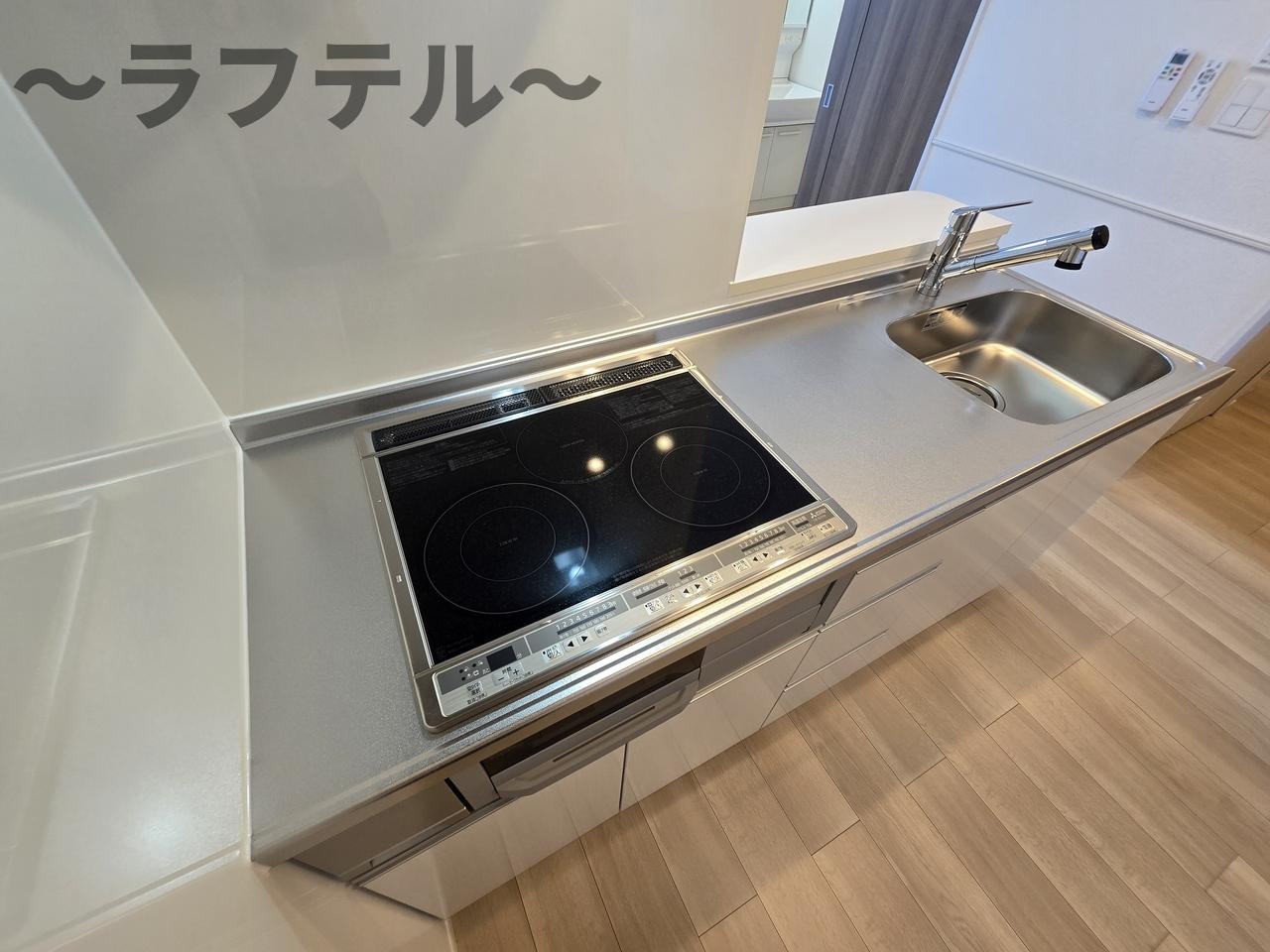 ヒカルサ狭山広瀬台サウスのキッチン|反転イメージ