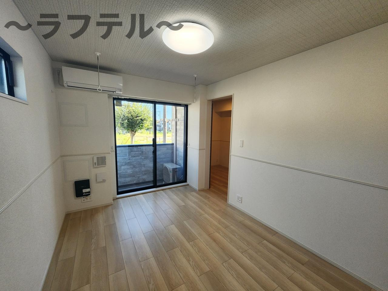 ヒカルサ狭山広瀬台サウスの居間・リビング|反転タイプ