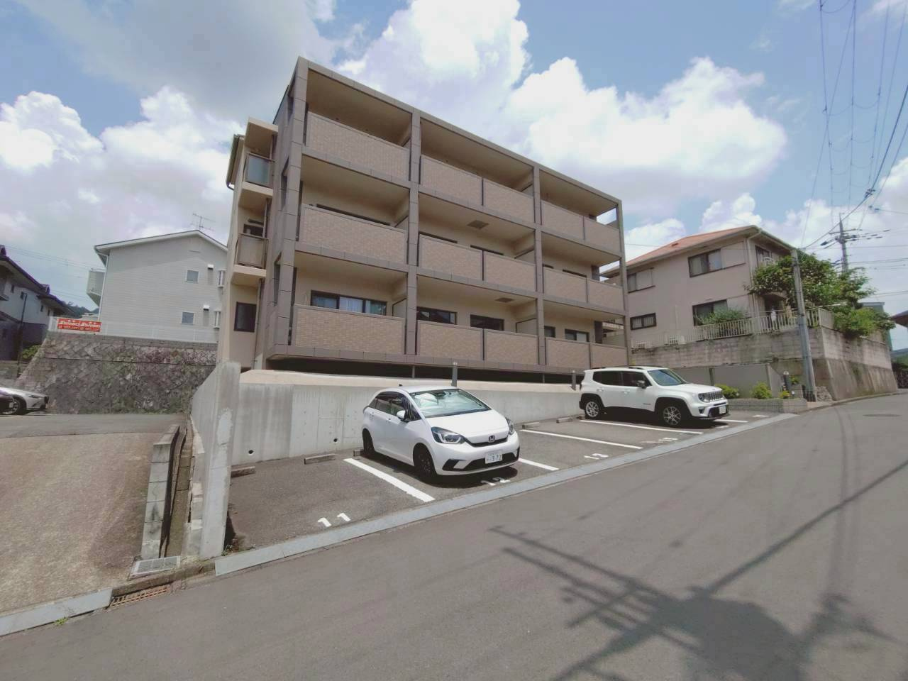 エスポワール三郷の駐車場
