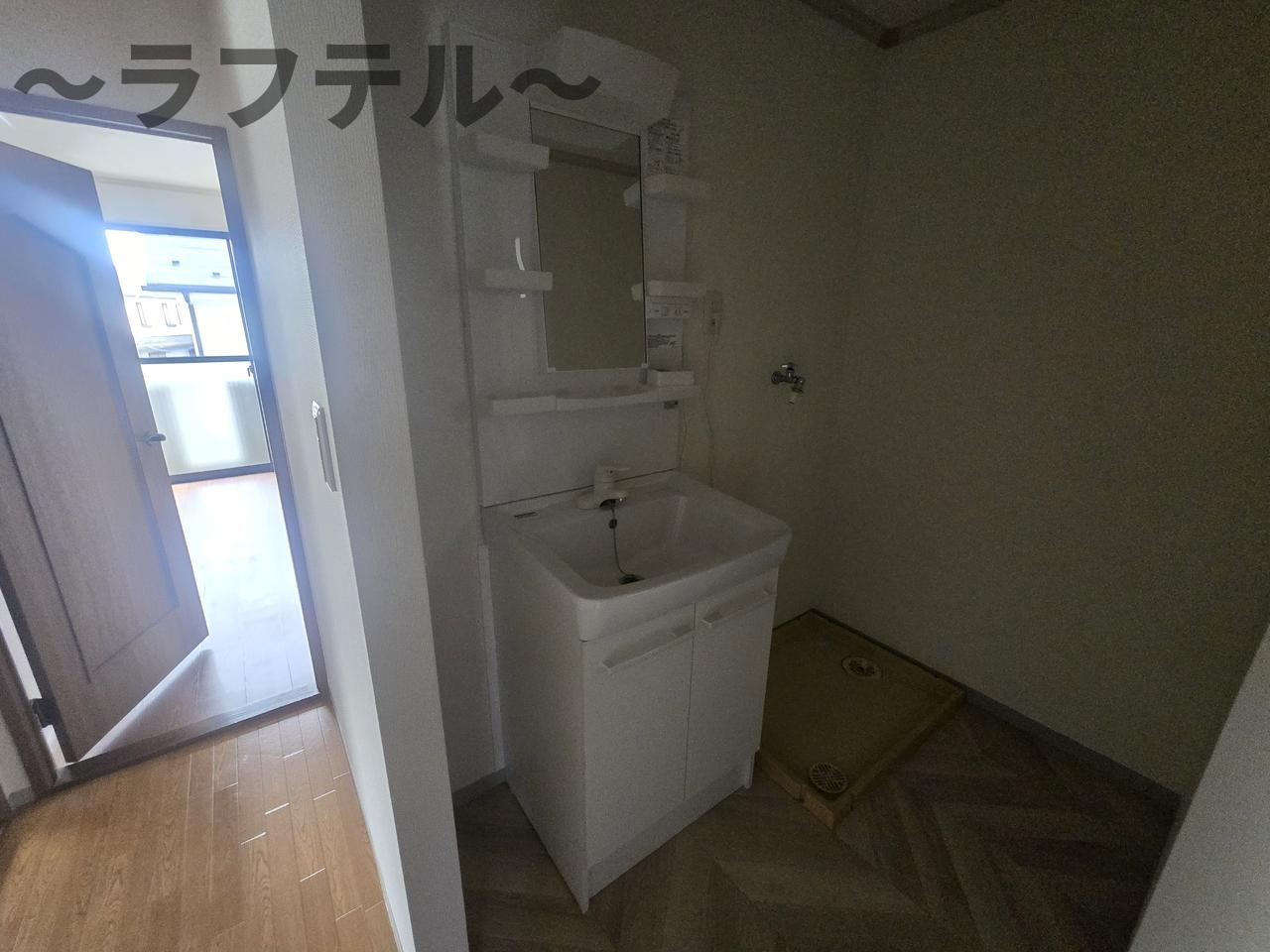 ドゥエル所沢Aの独立洗面台|別部屋イメージ写真