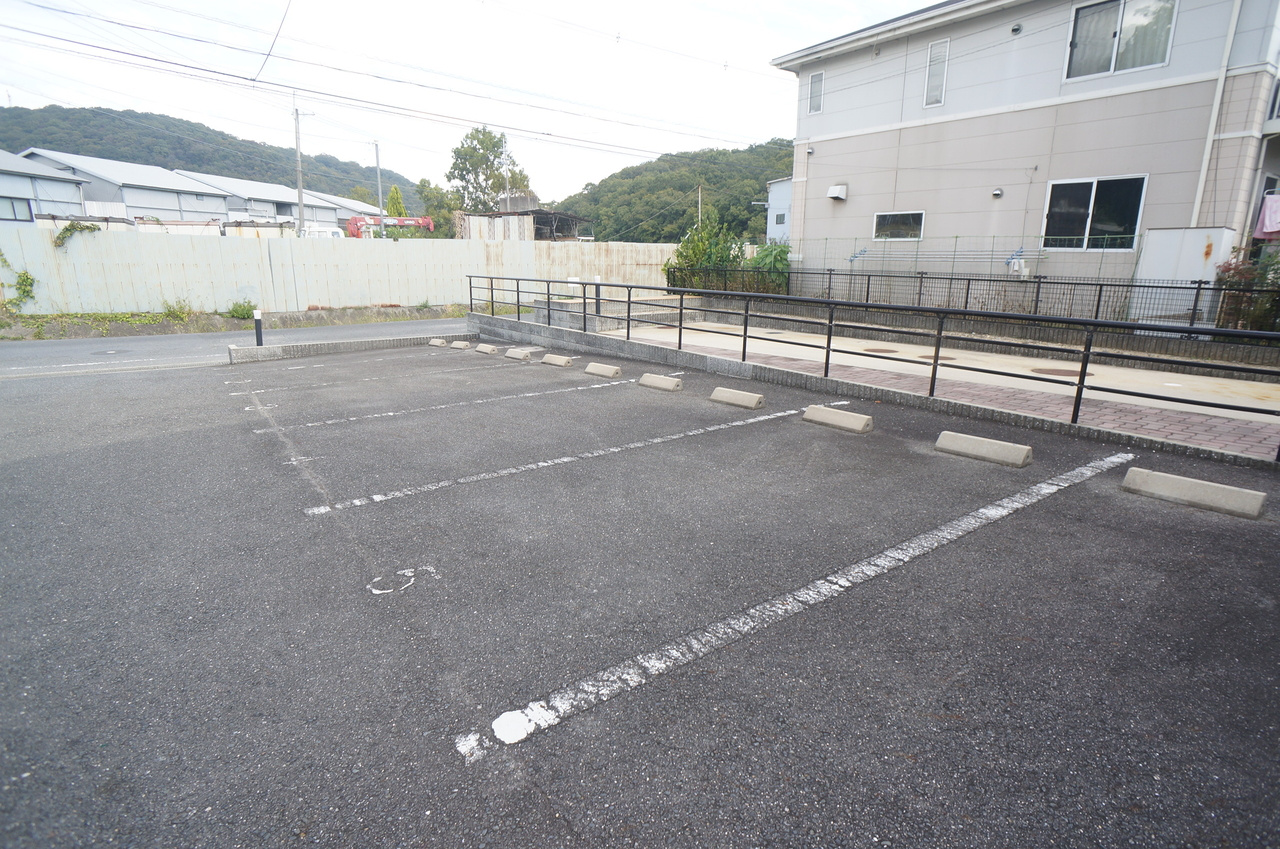 レオパレス関屋の駐車場