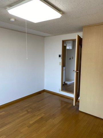レオパレス関屋の洋室