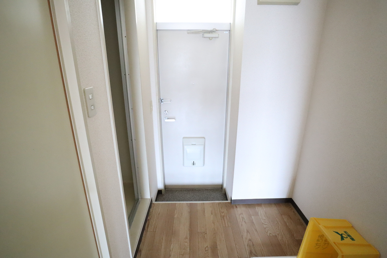ジュネスⅠ号館の玄関