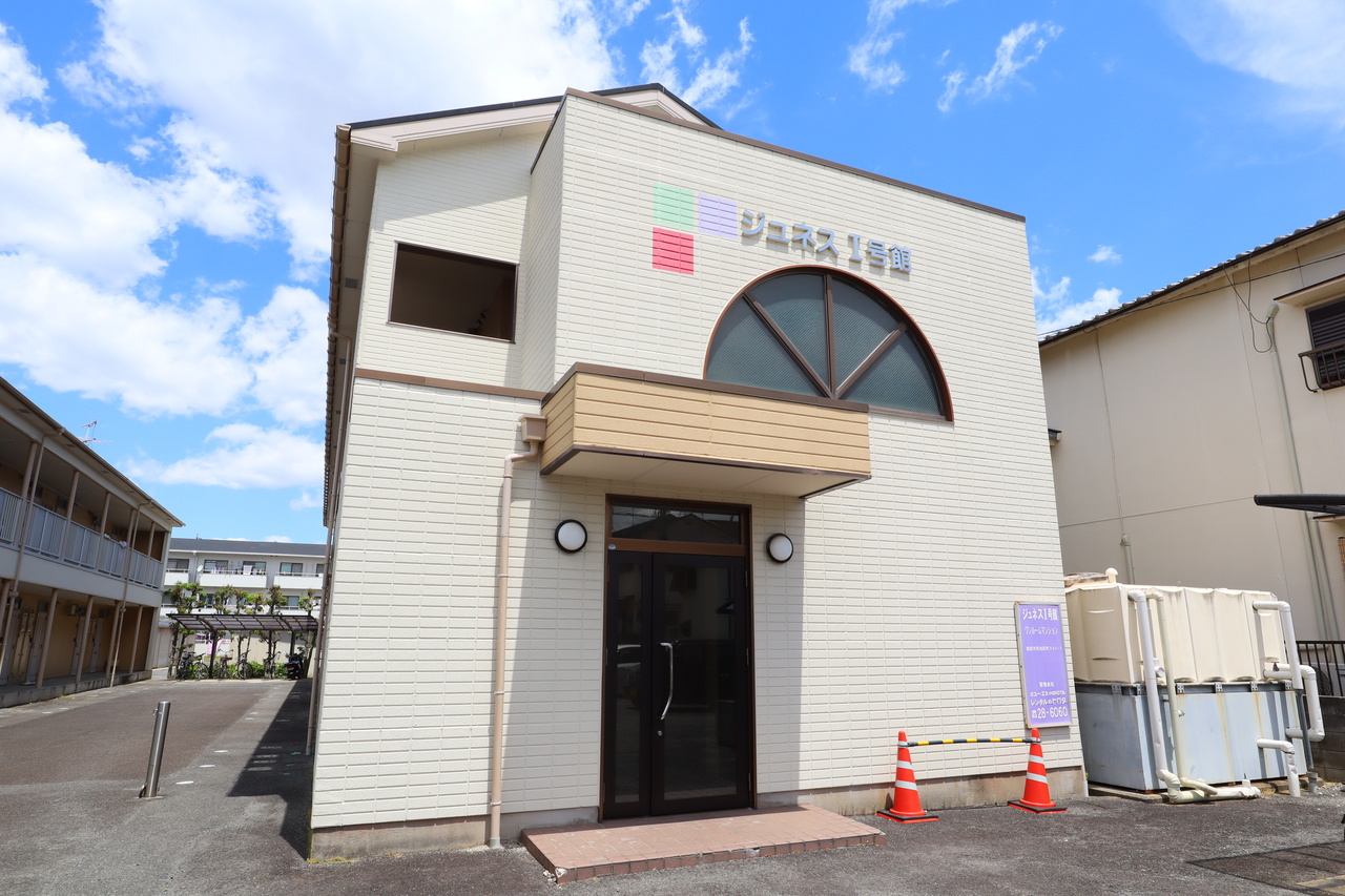 ジュネスⅠ号館のエントランス