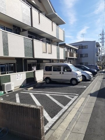 モダン・サニー・レジデンスの駐車場