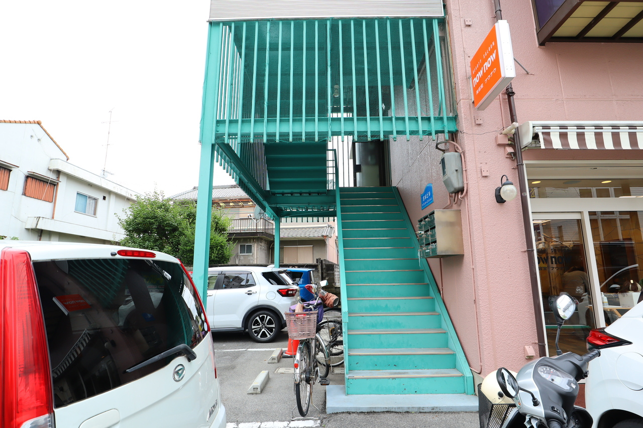 宮本ビルのエントランス