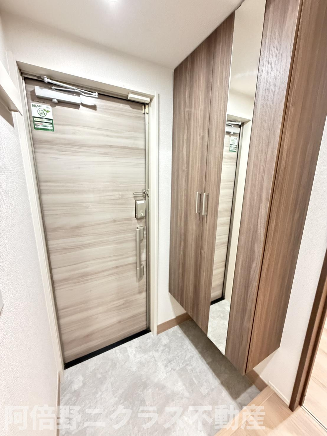 RETOLIA阪南町の玄関|内装は参考写真です。