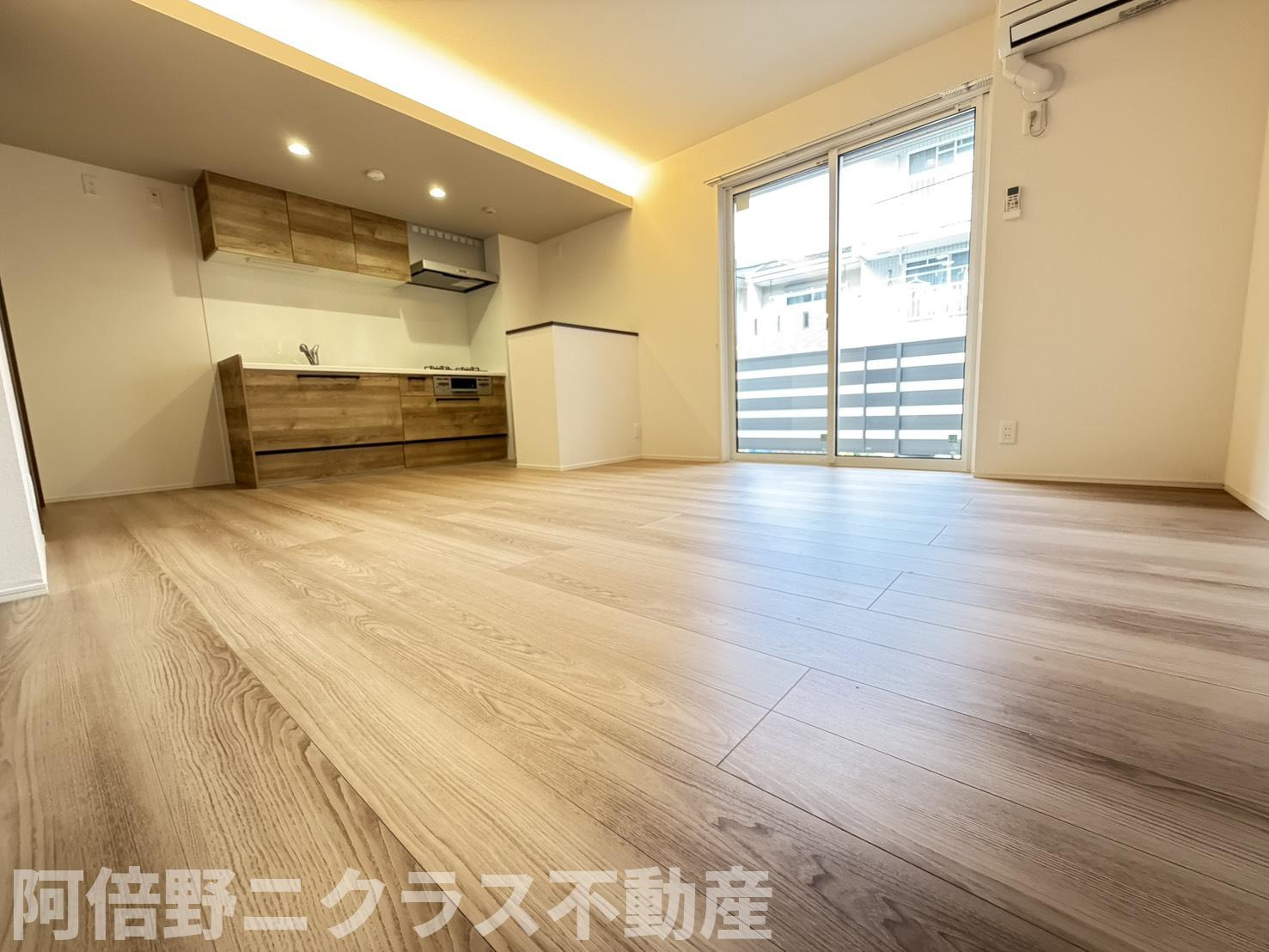 RETOLIA阪南町の居間・リビング|

