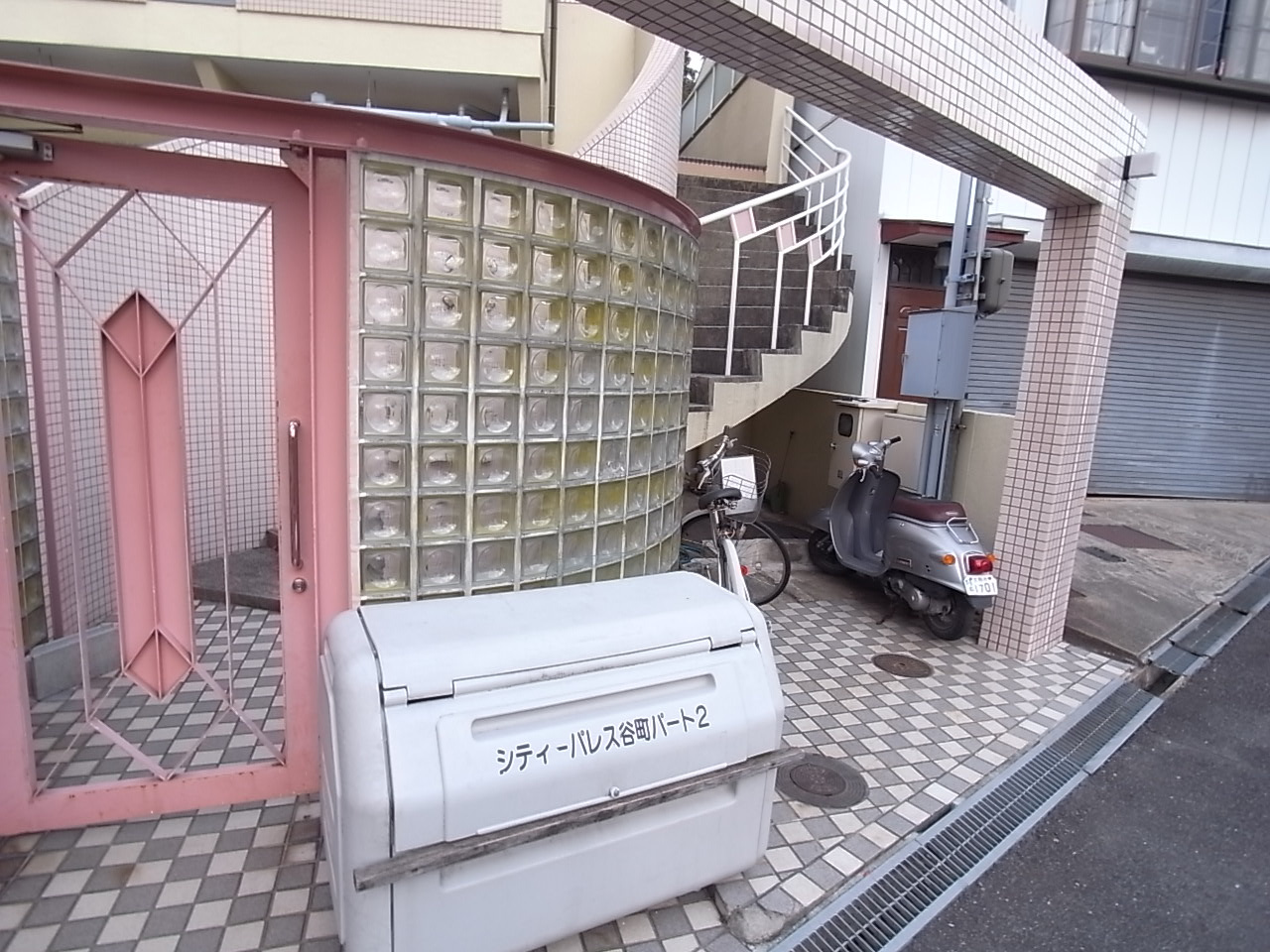 シティパレス生駒谷田町Ｐー２のエントランス