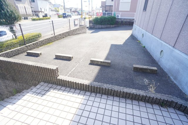 セジュール高塚台の駐車場