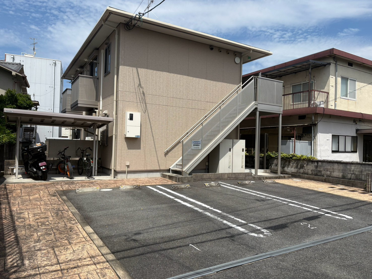 サンハイツ芝辻の駐車場