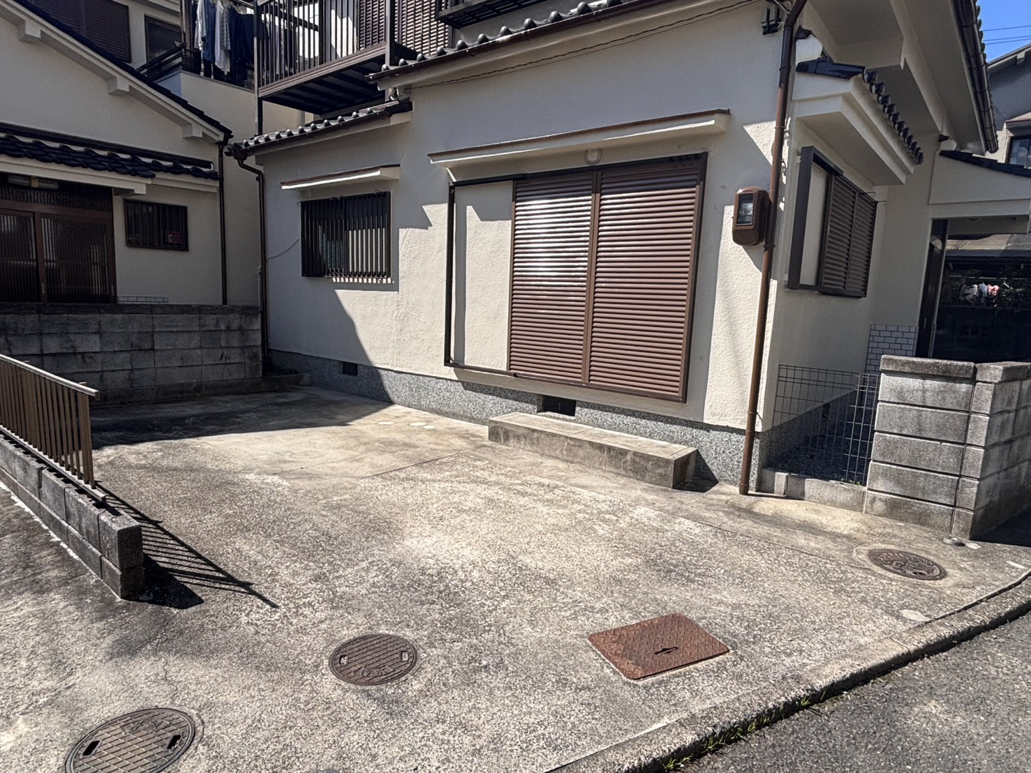 西五百住町　貸家の駐車場