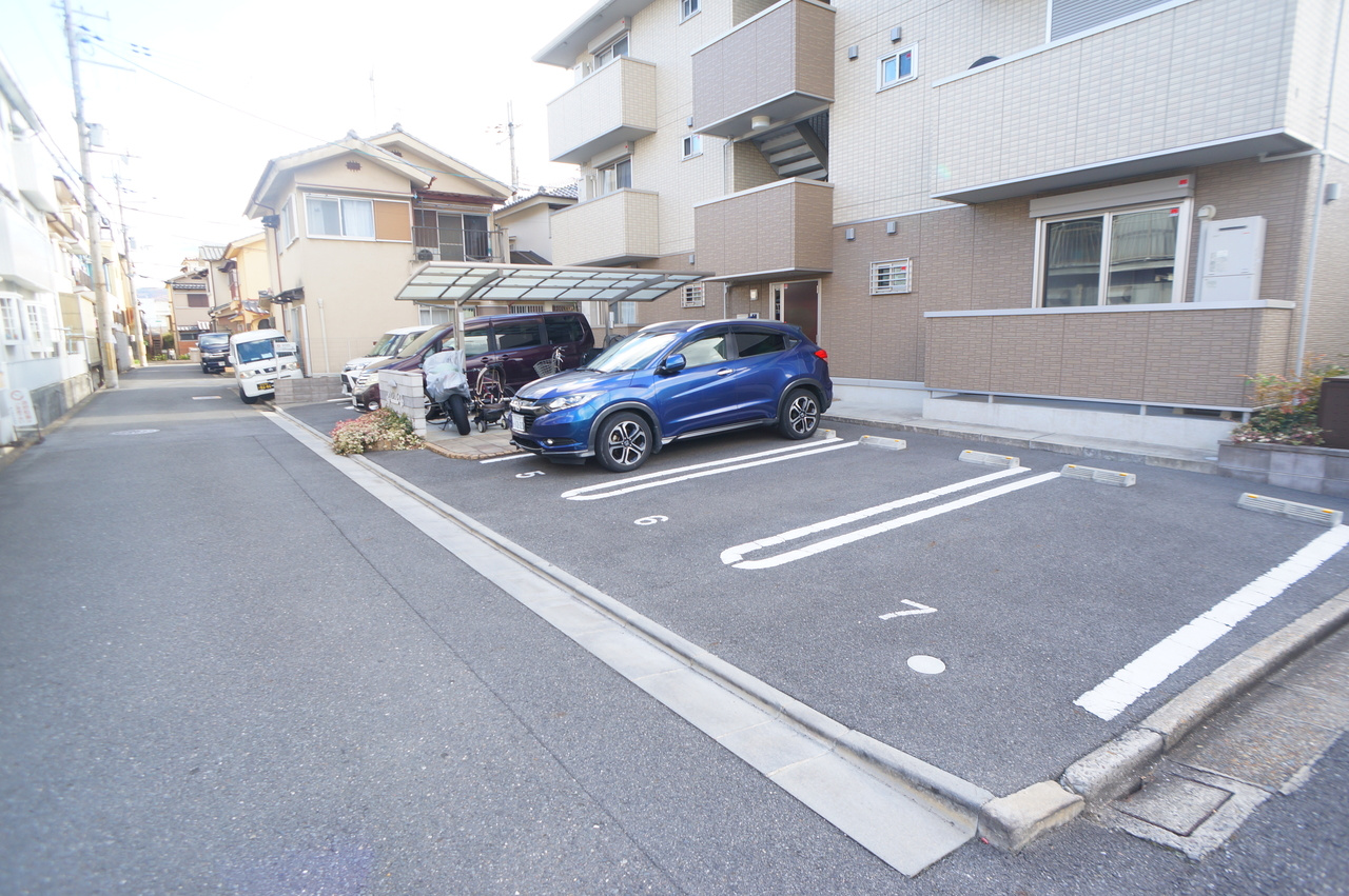メゾン　ソレイユの駐車場