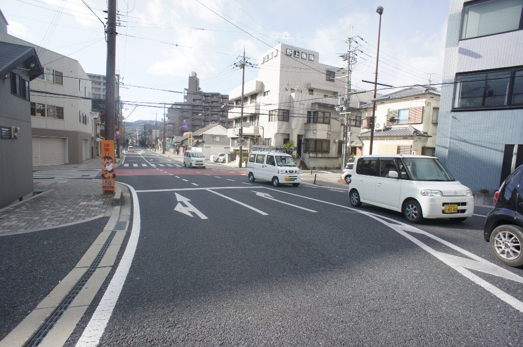 レオパレスヴィルヌーブ大和王寺の駐車場