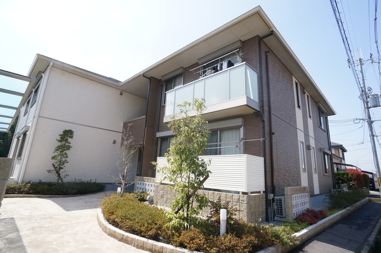 磯城郡田原本町大字千代のハイツのエントランス