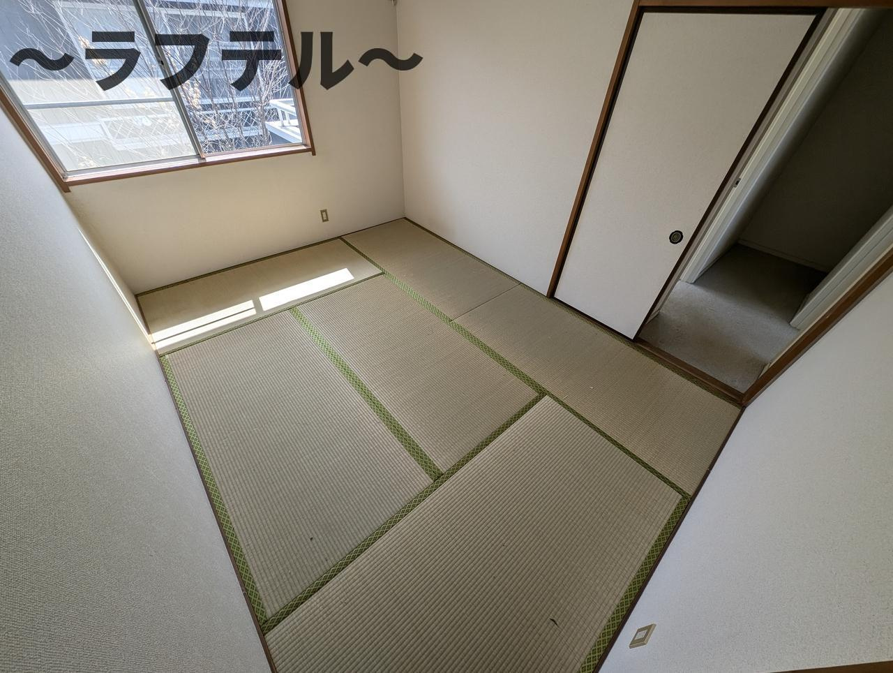 小手指タウンハウスAの和室|別部屋イメージ写真 反転イメージ