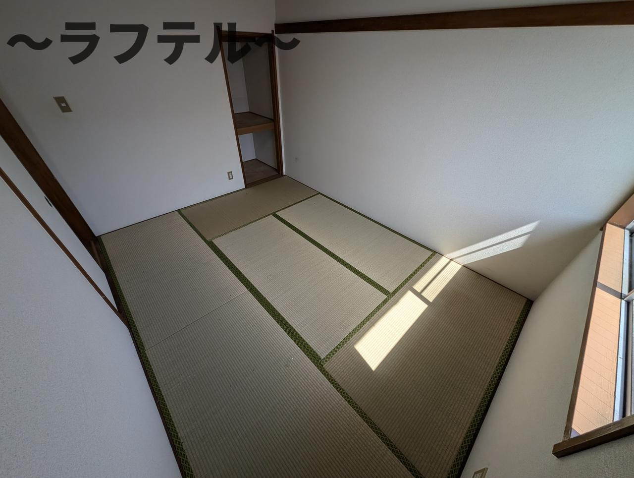 小手指タウンハウスAの和室|別部屋イメージ写真 反転イメージ