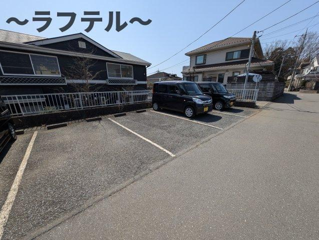 小手指タウンハウスAの駐車場