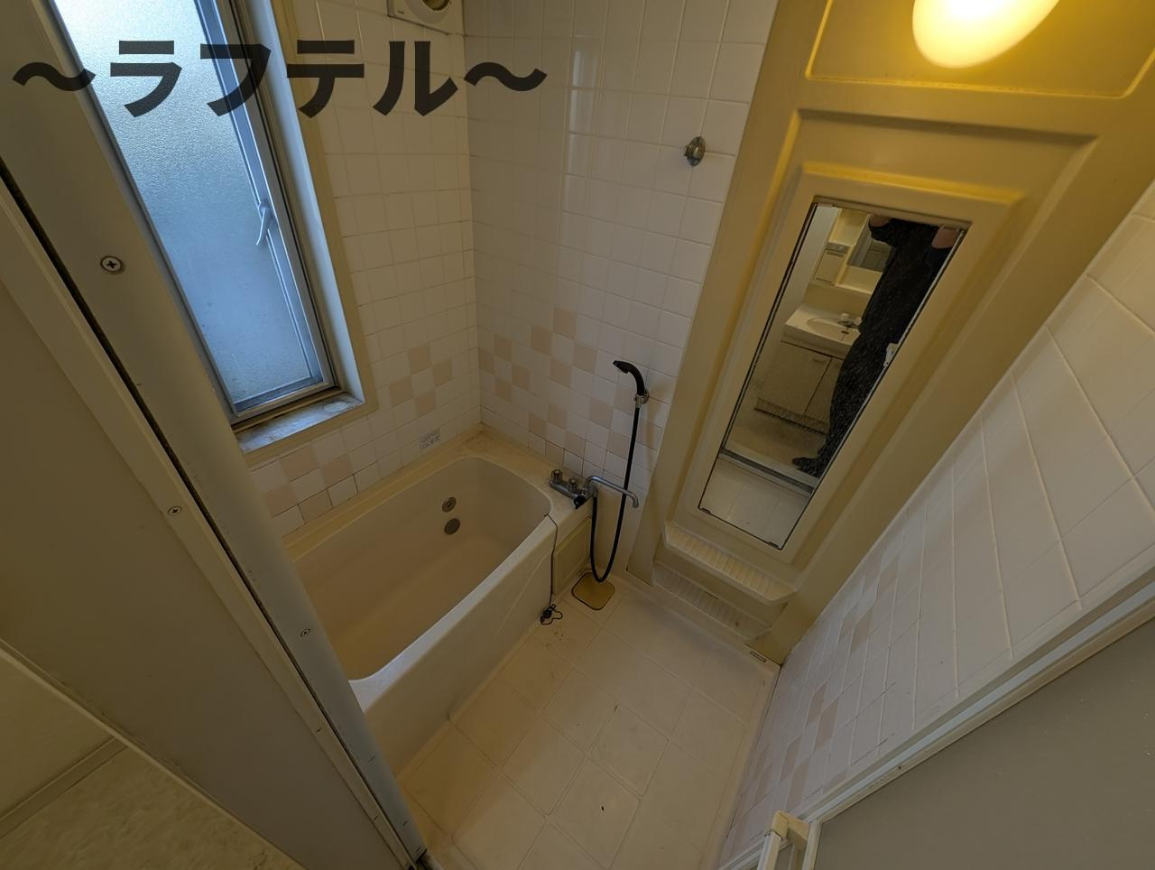 小手指タウンハウスAの浴室|別部屋イメージ写真 反転イメージ