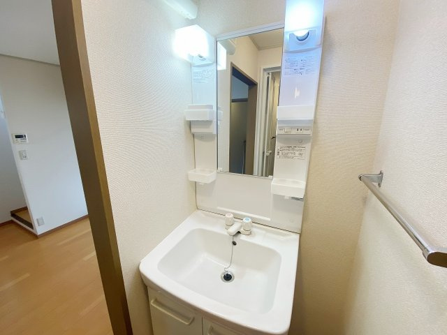 サンタシティーの洗面所|別号室の参考写真です。