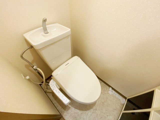サンタシティーのトイレ|別号室の参考写真です。