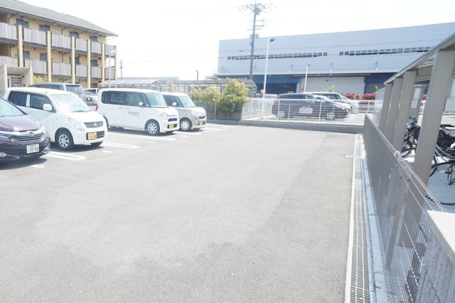 サニーソレイユの駐車場
