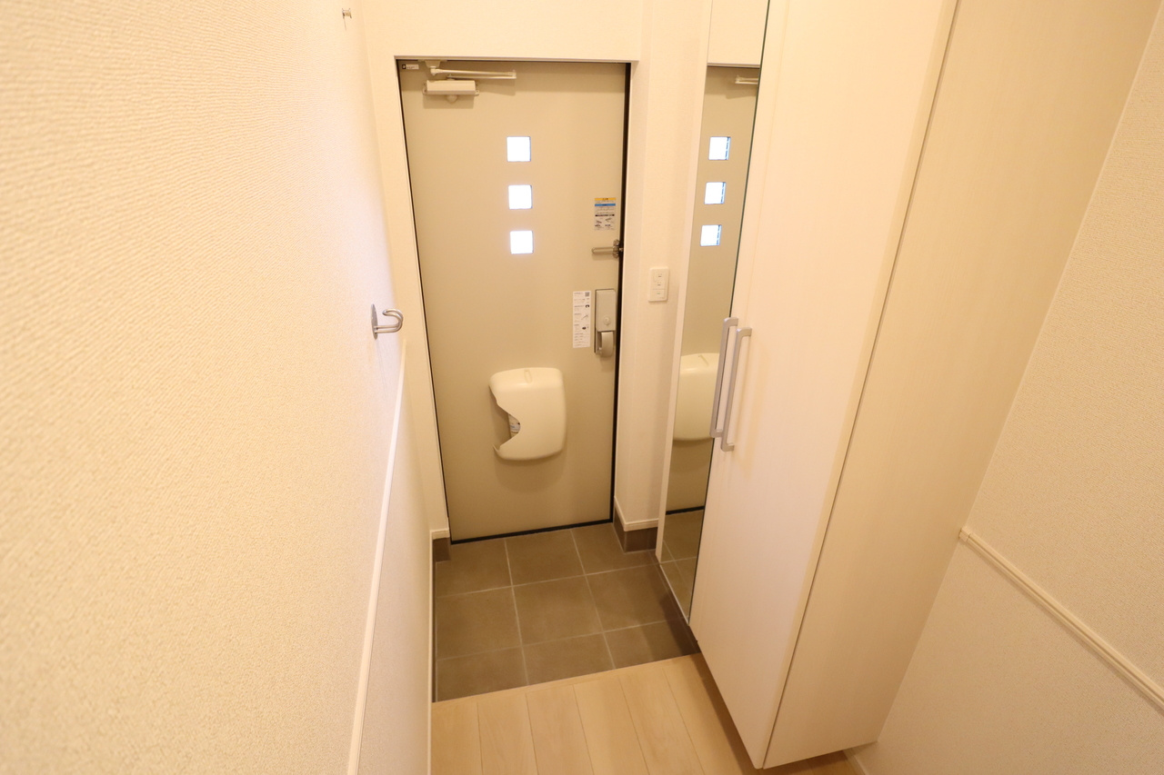 アルモニーの玄関