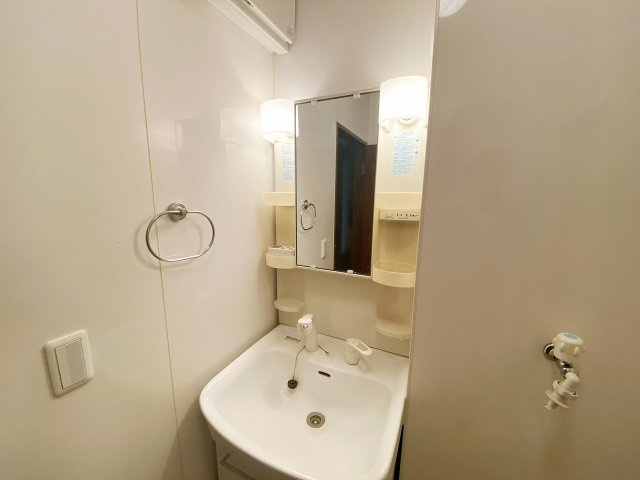 コーポボナールの洗面所|別号室の参考写真です。