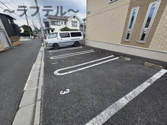フローラ　Ⅱの駐車場