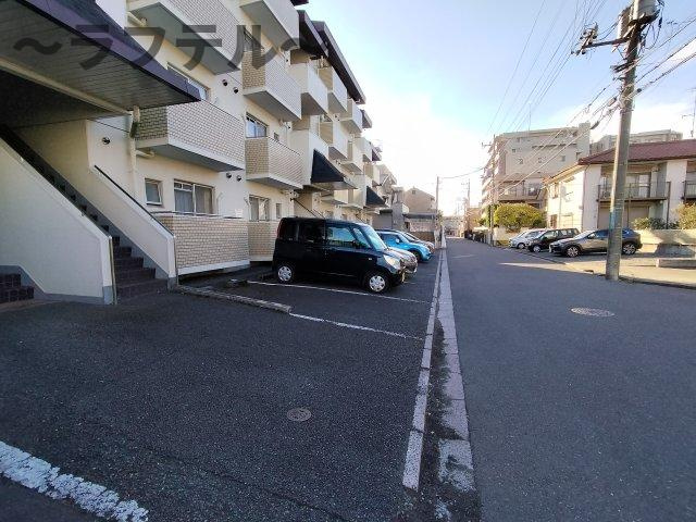 パークアベニュー小手指の駐車場