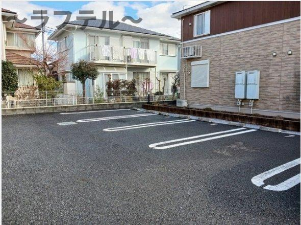 コンフォーティアBの駐車場