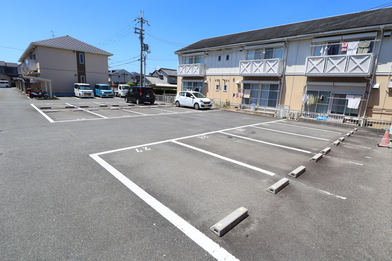 ヴェルジェＡの駐車場