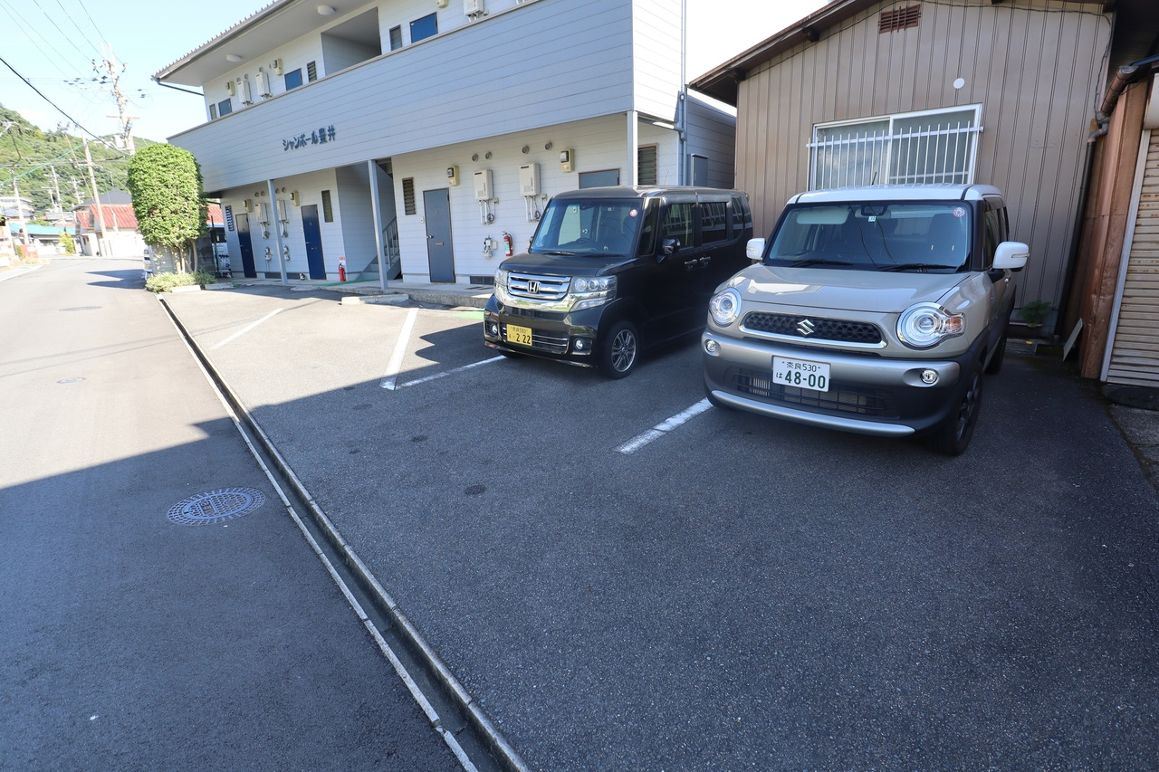 シャンポール豊井の駐車場