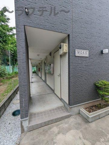所沢市大字山口のアパートのエントランス