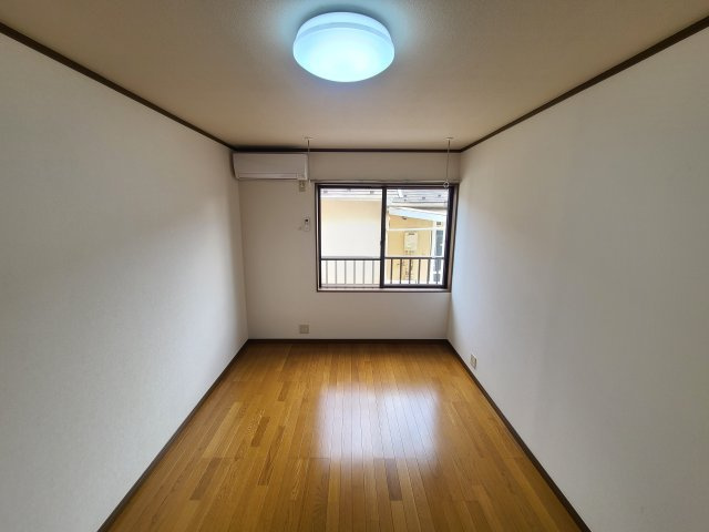 モンターニュの内装|別号室の参考写真です。