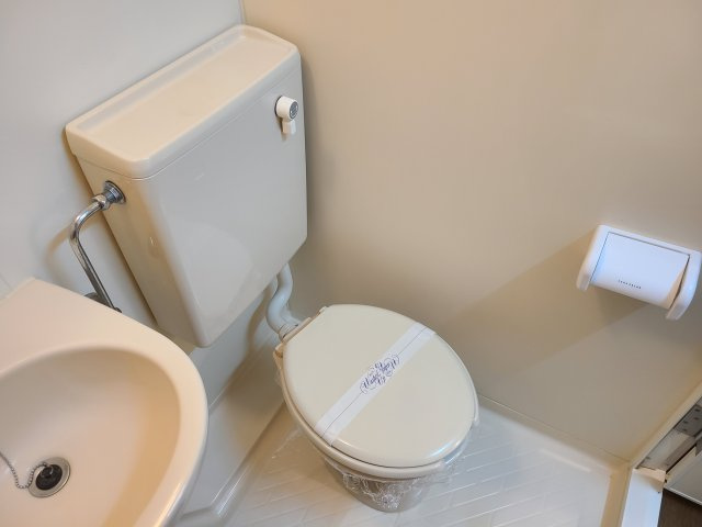 モンターニュのトイレ|別号室の参考写真です。