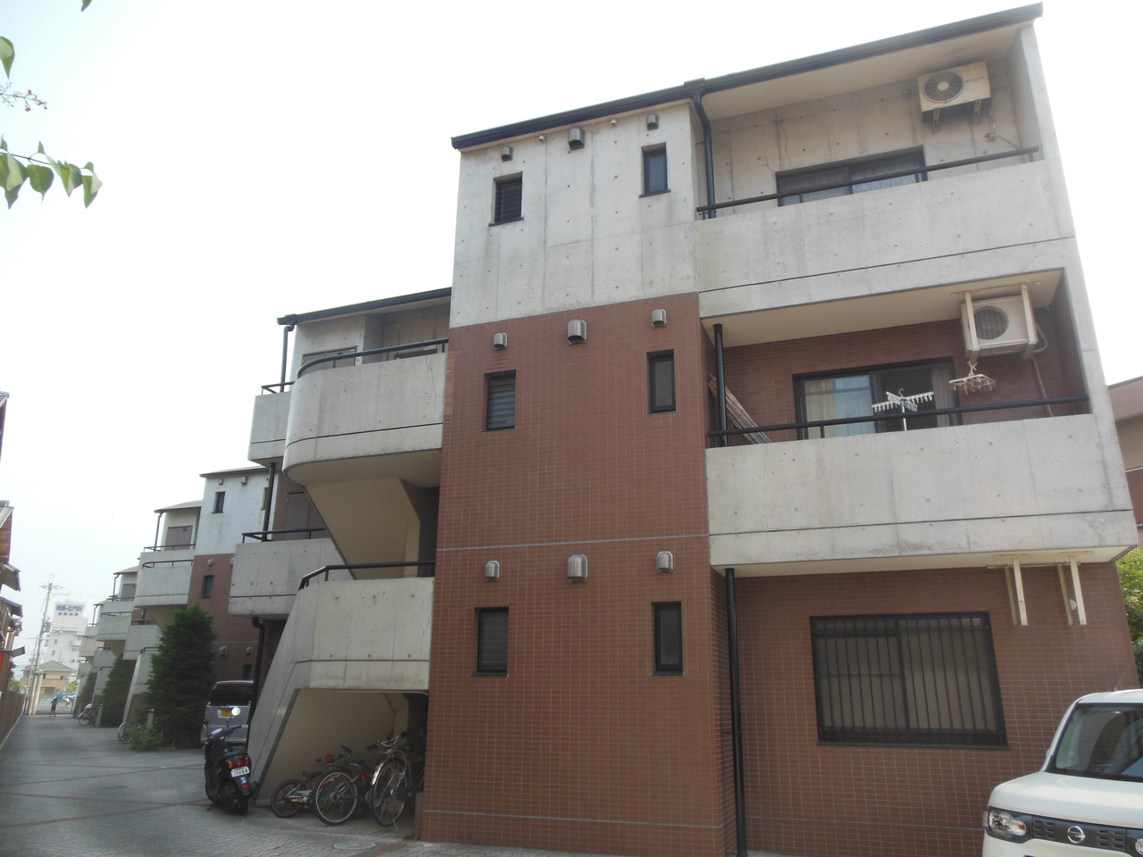 ハイドパーク八木の外観