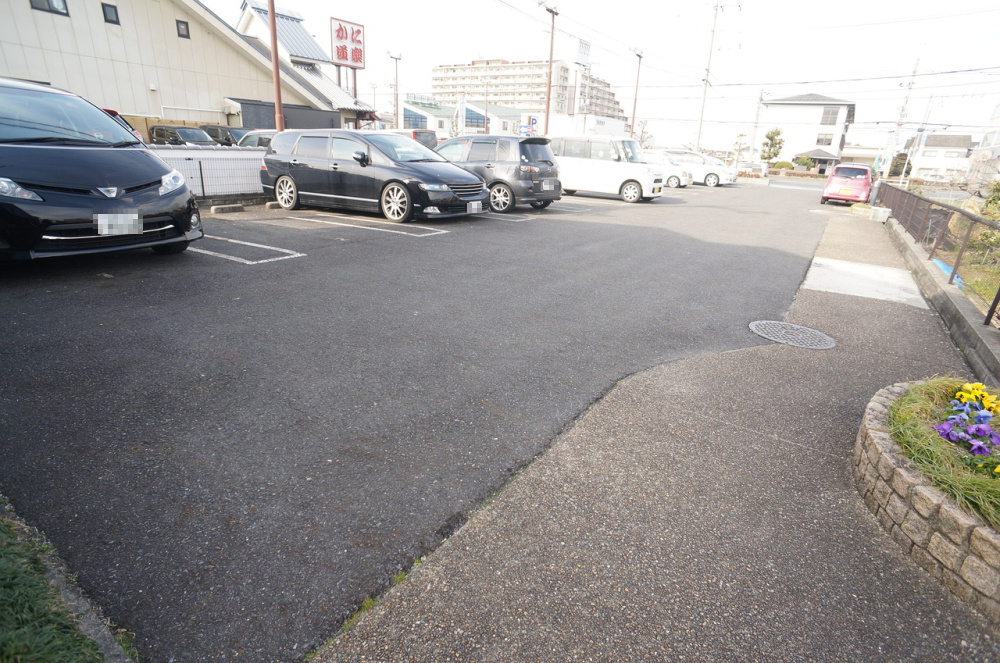 フォレストヒルズの駐車場
