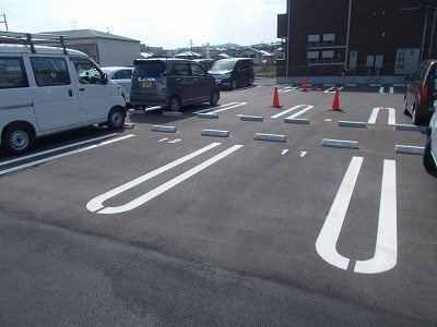 プリュニエⅡの駐車場
