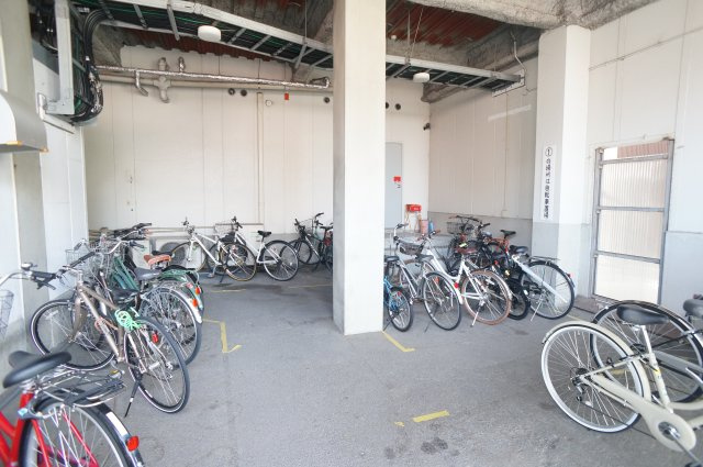 南新町ビルの駐車場