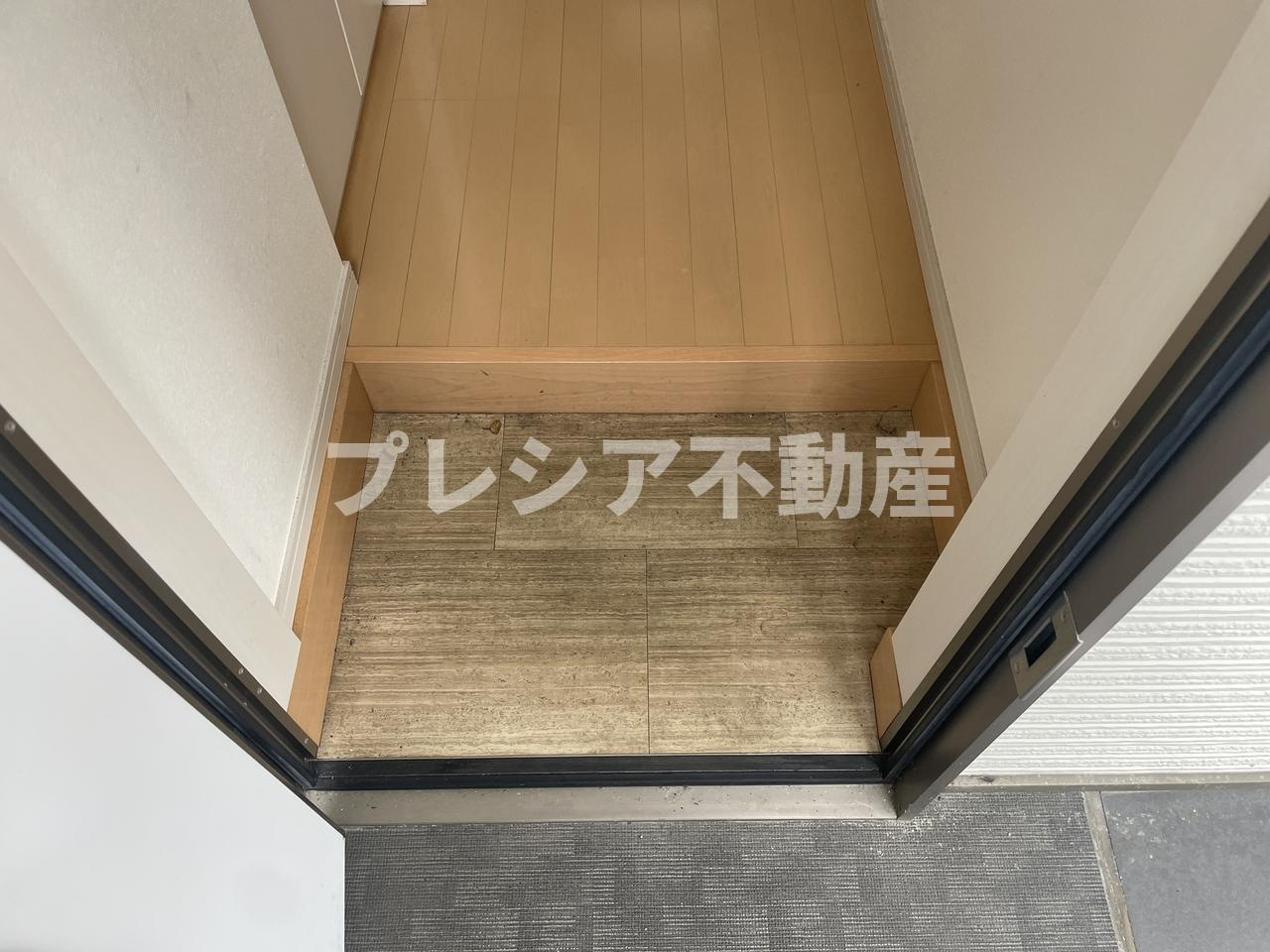 レジデンス甲子園口の玄関