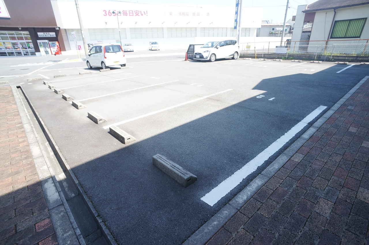 パルティールＡ棟の駐車場